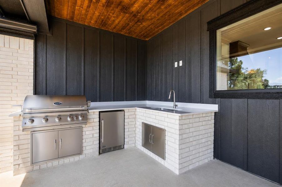Exterior details and patio area of a home in , Lindale (Image 26).