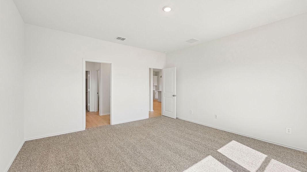 Spacious, unfurnished interior of a new home in Valverde, Bastrop (Image 20).