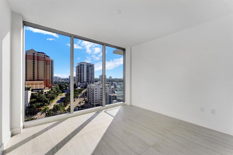 Spacious, unfurnished interior of a new home in , Fort Lauderdale (Image 60).