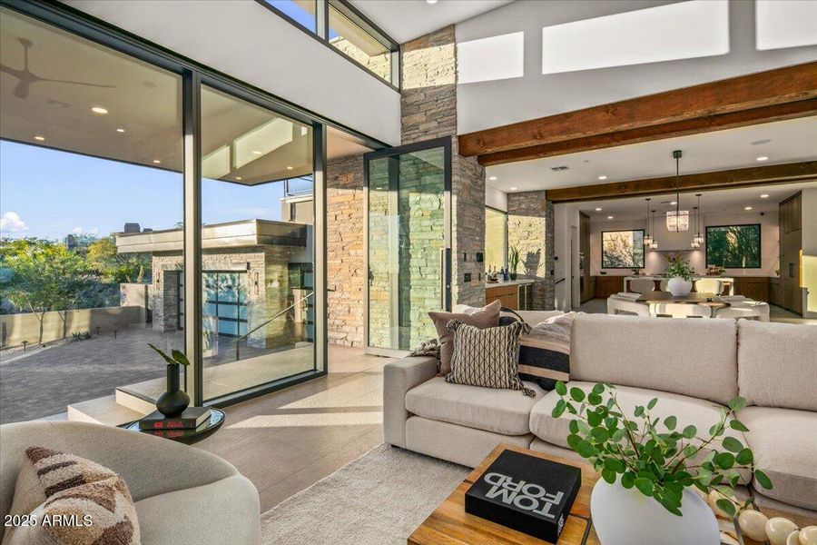 042-Entry Way 042-Entry Way