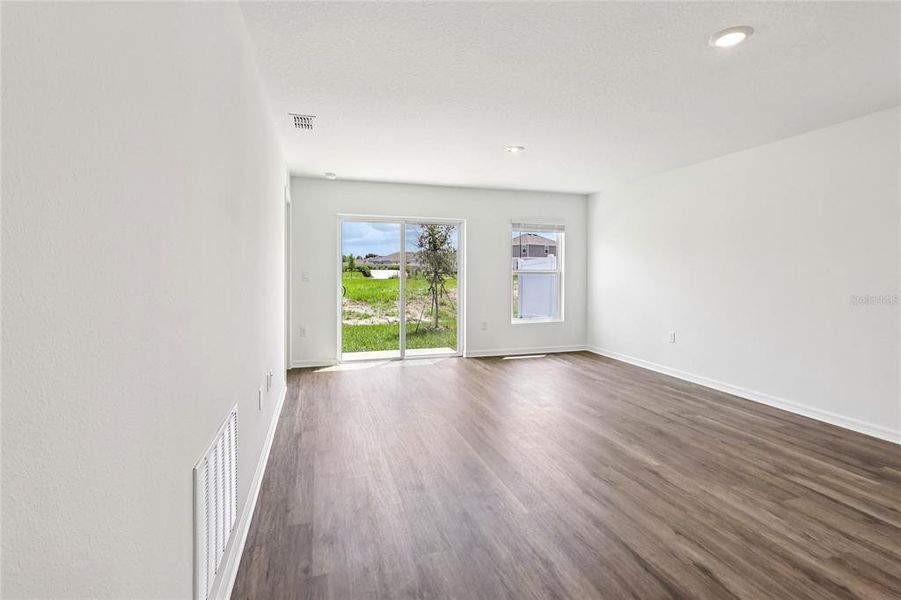 Spacious, unfurnished interior of a new home in Leoma's Landing, Lake Wales (Image 12).