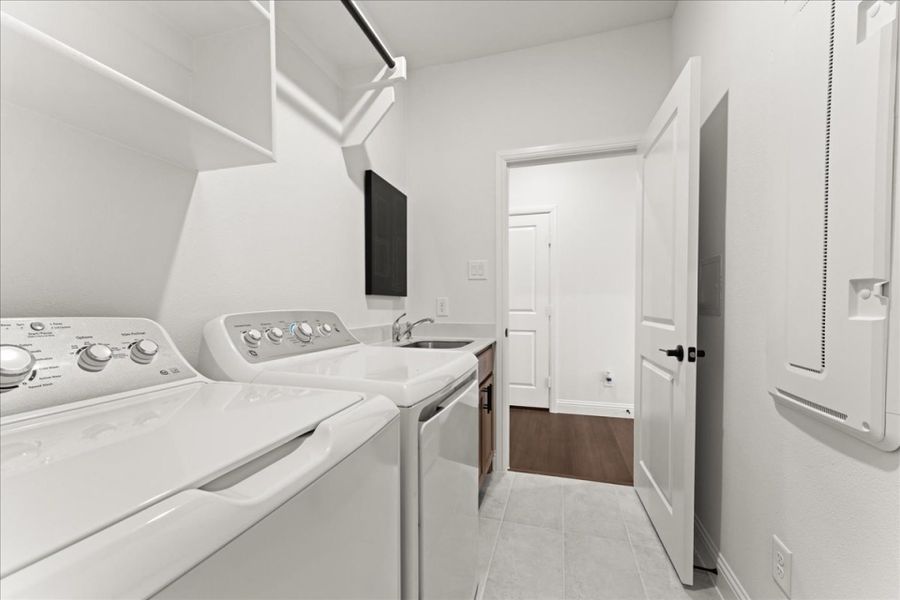 Representative furnished interior of a home built from the Westlake II by Pacesetter Homes in Leonard Trails, Anna (Image 18). Representative furnished interior of a home built from the Westlake II by Pacesetter Homes in Leonard Trails, Anna (Image 18).