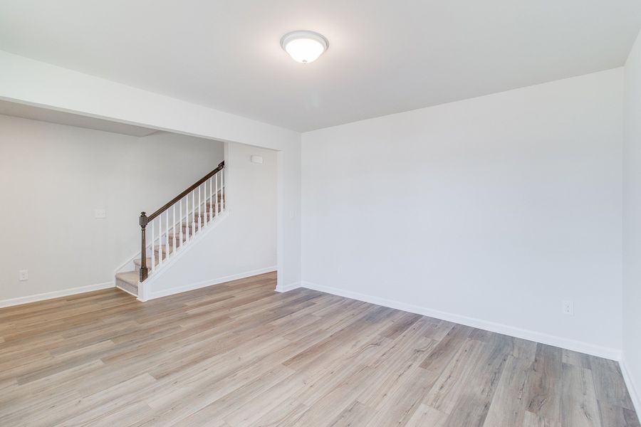 Spacious, unfurnished interior of a new home in Winston Point, Gilbert (Image 17).