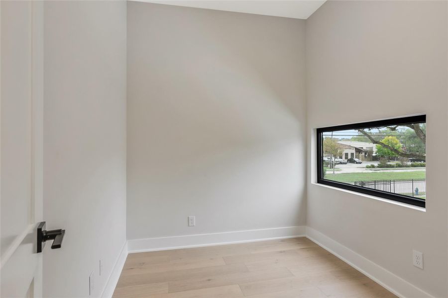 Spacious, unfurnished interior of a new home in , Houston (Image 29).