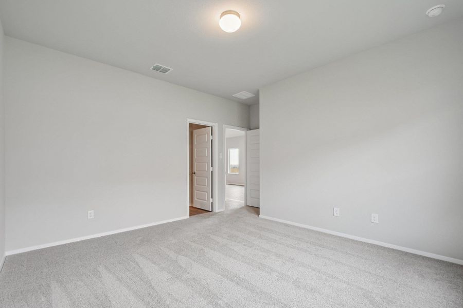 Spacious, unfurnished interior of a new home in Cloverleaf, Austin (Image 32).