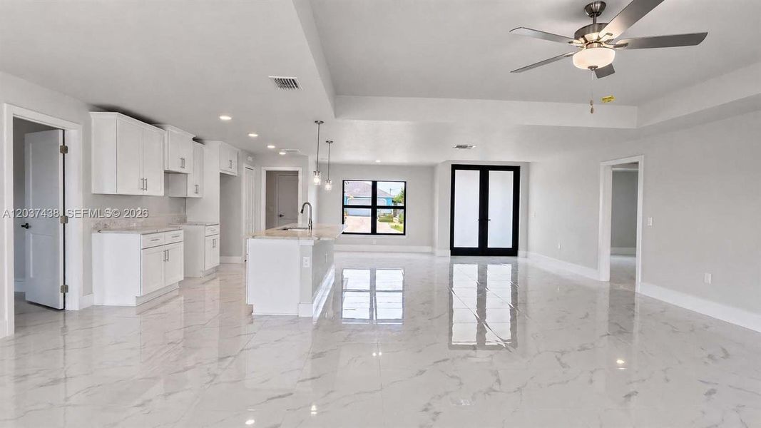 Spacious, unfurnished interior of a new home in , Lehigh Acres (Image 33).