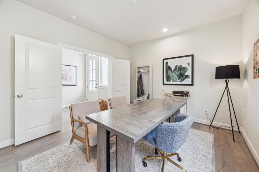 Perfect office space or guest suite