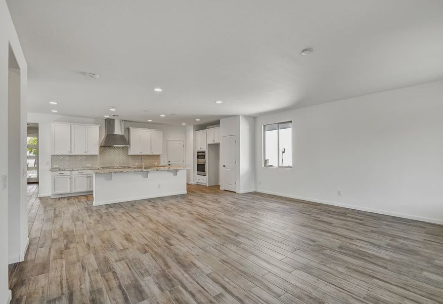 Wickenburg Ranch Dream HS 1570 Kitchen Great Room - 11 of 16