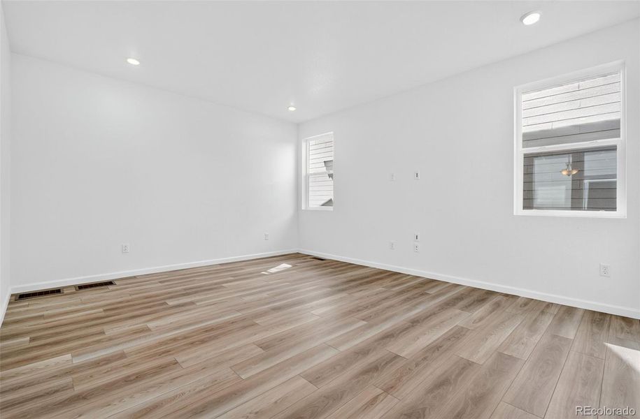 2110 Wagon Wheel Aly ~ Ready Now