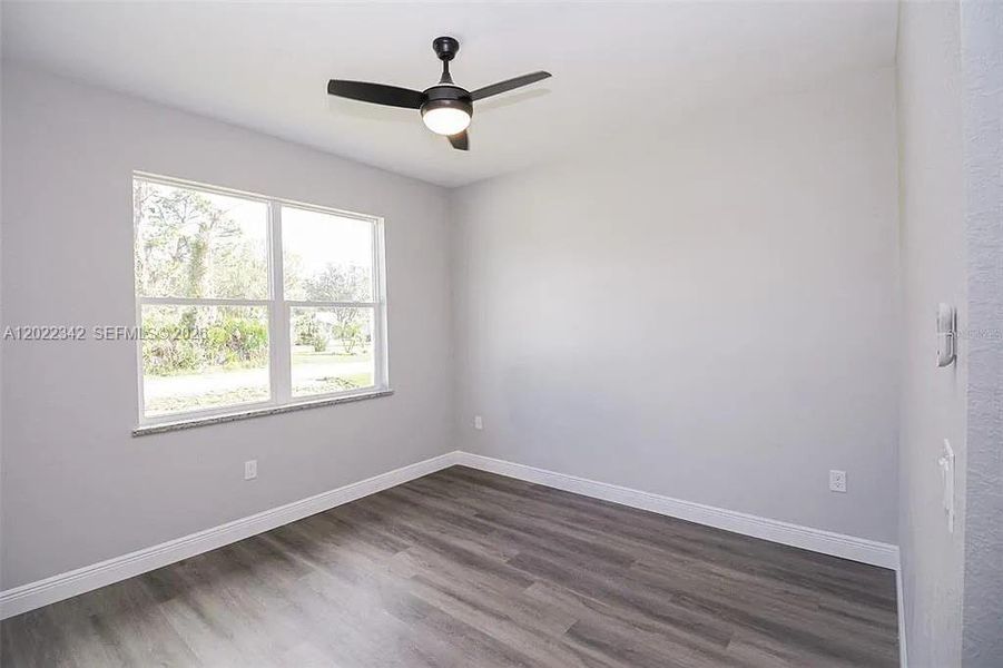 Spacious, unfurnished interior of a new home in , Sebring (Image 25).