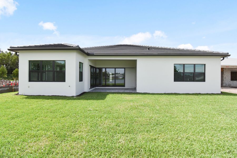 Exterior details and patio area of a home in Greyhawk Landing, Lake Worth (Image 24).