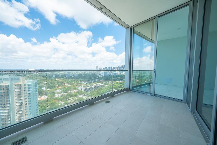 Exterior details and patio area of a home in , Miami (Image 14).