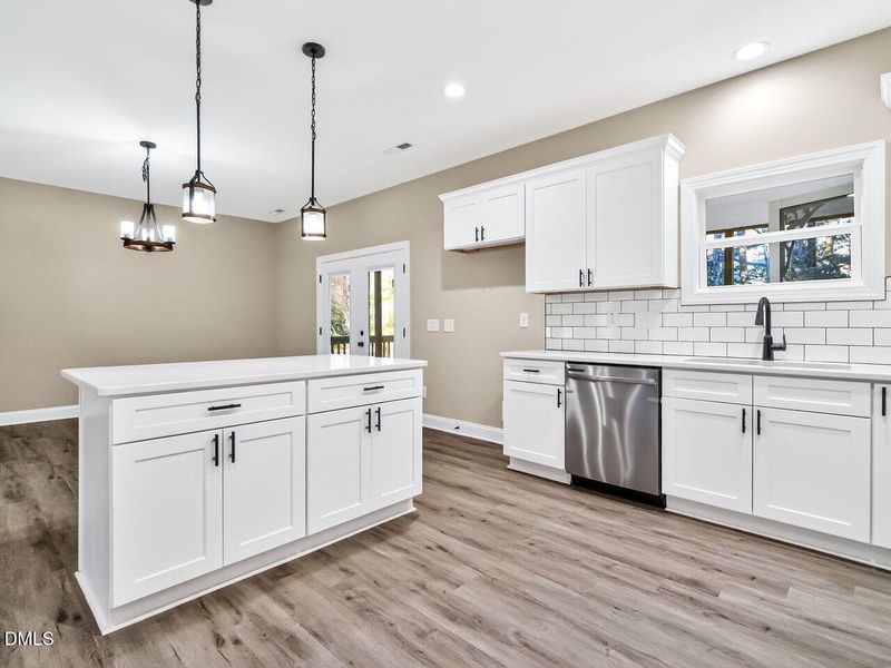 014-1280x960-kitchen