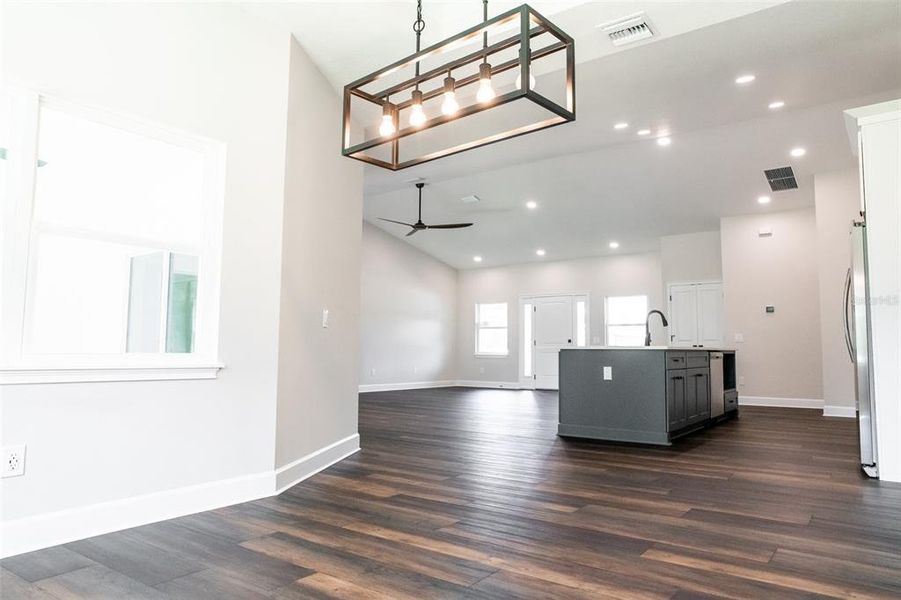 Spacious, unfurnished interior of a new home in , Weeki Wachee (Image 14).