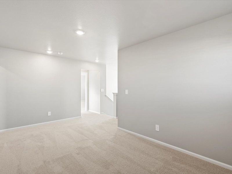 Spacious, unfurnished interior of a new home in Lorson Ranch : The Springs Collection, Colorado Springs (Image 11).