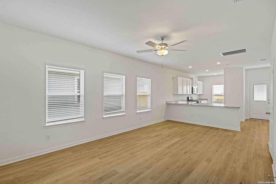 Spacious, unfurnished interior of a new home in , San Antonio (Image 17).