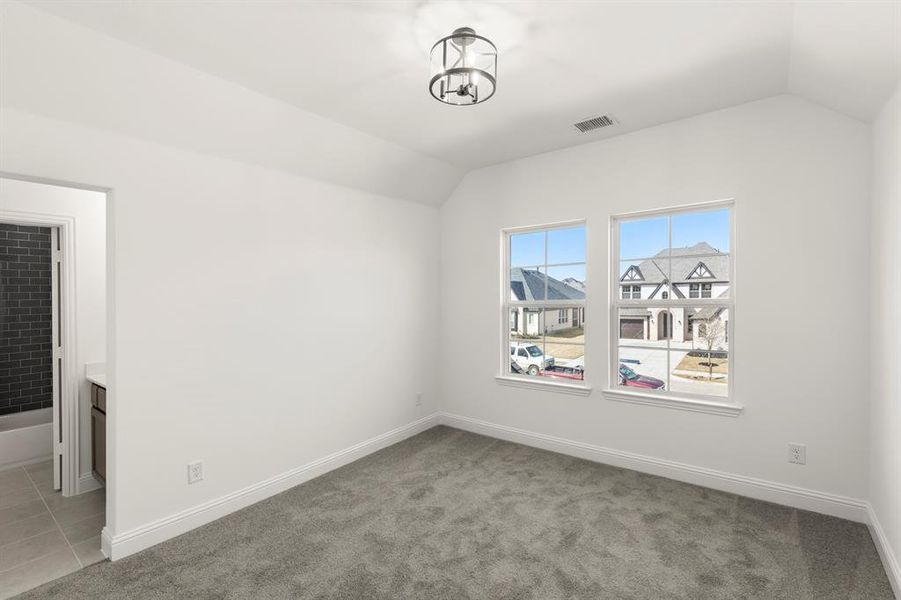 20. 2213 Clairmount - Bed 3