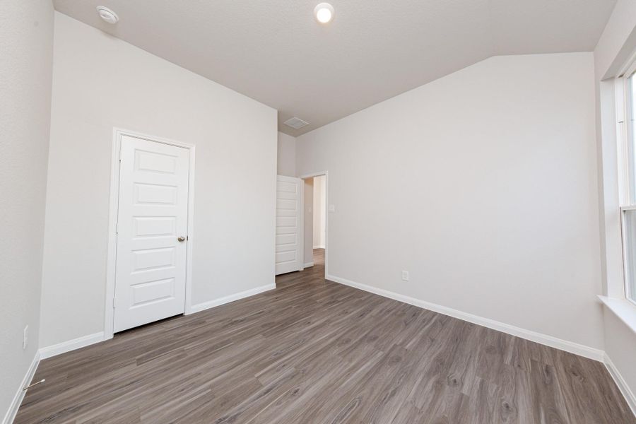 Spacious, unfurnished interior of a new home in Bluestem, Brookshire (Image 11).