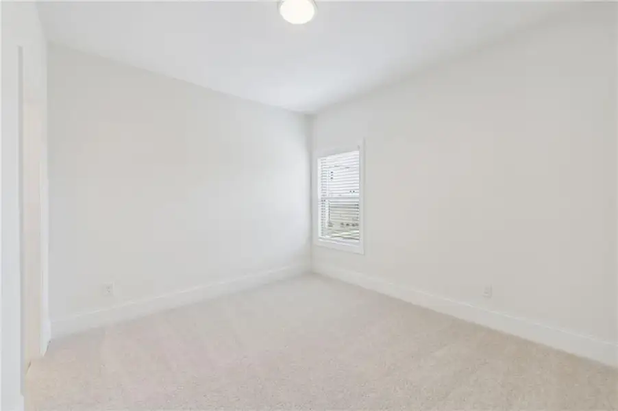 Spacious, unfurnished interior of a new home in Waterhaven, Cumming (Image 31).