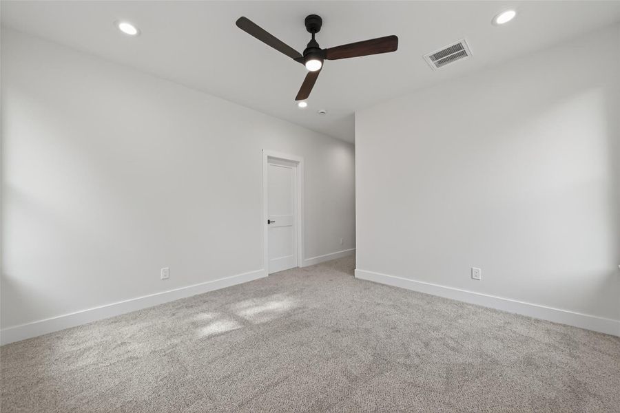 Spacious, unfurnished interior of a new home in , Bridge City (Image 29).