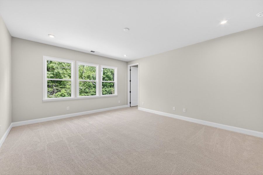 Spacious, unfurnished interior of a new home in Southbridge, Fort Mill (Image 20).