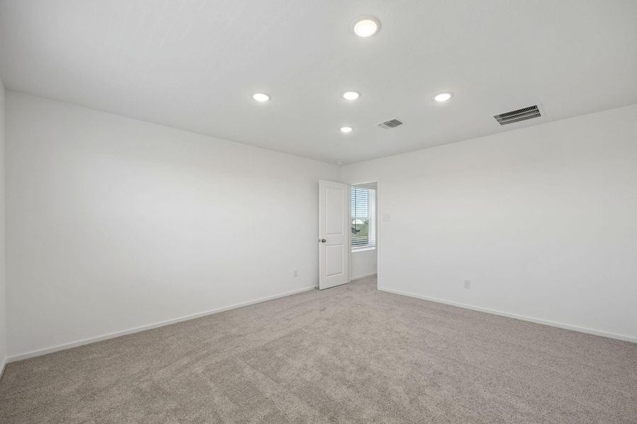 Spacious, unfurnished interior of a new home in Stokesbury, Waller (Image 25).