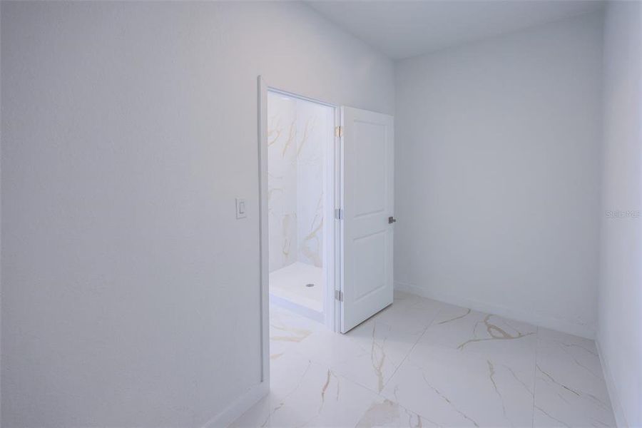 Spacious, unfurnished interior of a new home in On Villa Pass, Mascotte (Image 22). Spacious, unfurnished interior of a new home in On Villa Pass, Mascotte (Image 22).