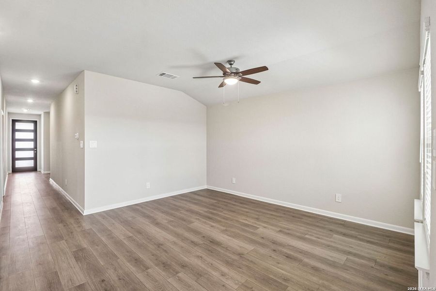 Spacious, unfurnished interior of a new home in Estancia Ranch - Premier Series, San Antonio (Image 34). Spacious, unfurnished interior of a new home in Estancia Ranch - Premier Series, San Antonio (Image 34).