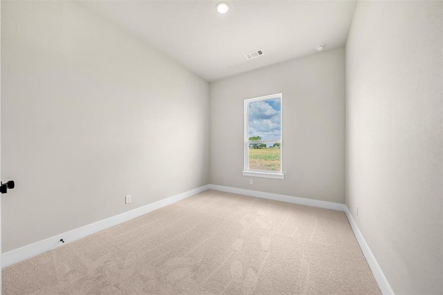 Spacious, unfurnished interior of a new home in Rocky Top, Krum (Image 20).