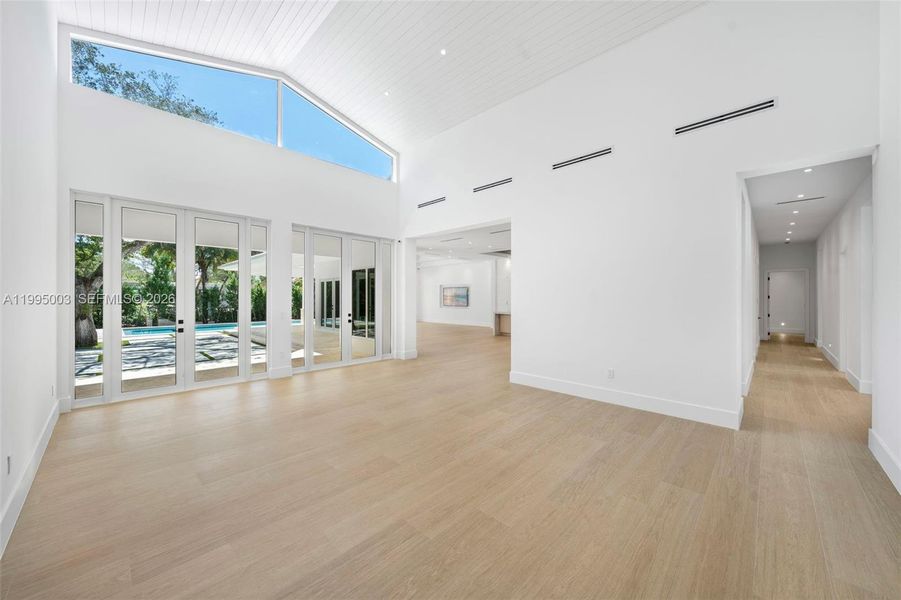 Spacious, unfurnished interior of a new home in , Pinecrest (Image 20).