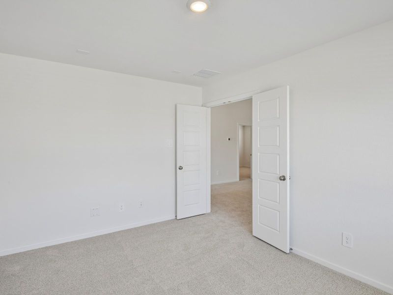 Spacious, unfurnished interior of a new home in Heights of Barbers Hill, Baytown (Image 14).