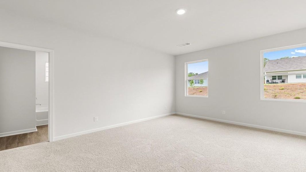 Spacious, unfurnished interior of a new home in Lost Creek, Dallas (Image 15).