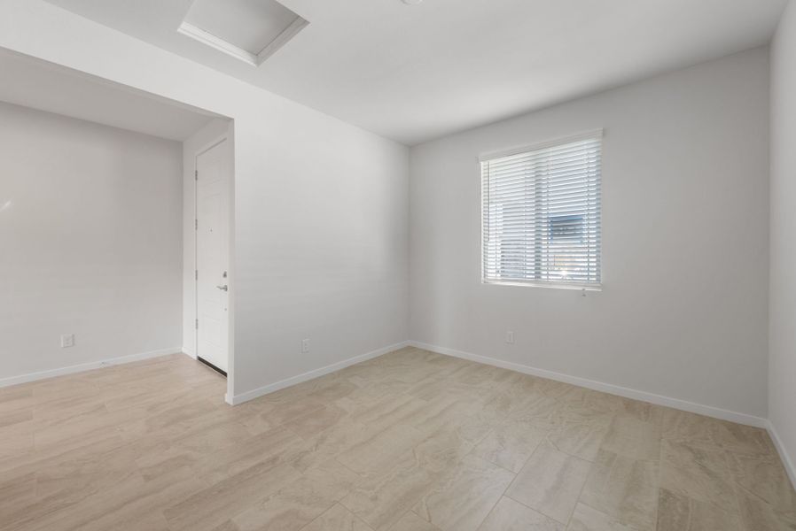 Spacious, unfurnished interior of a new home in Blossom Rock, Apache Junction (Image 27).
