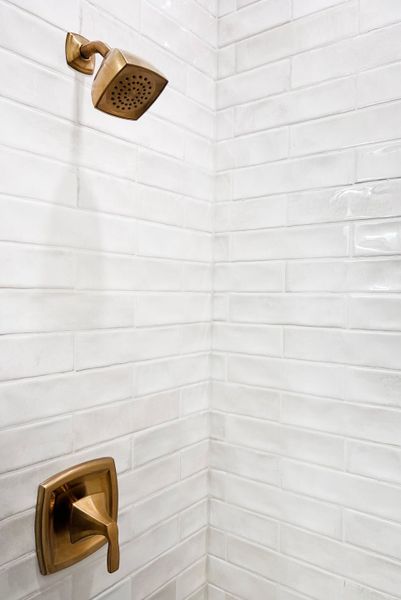 Representative interior finishes for a home built from the Parker by Pulte Homes in Kings Way, Denton (Image 9).