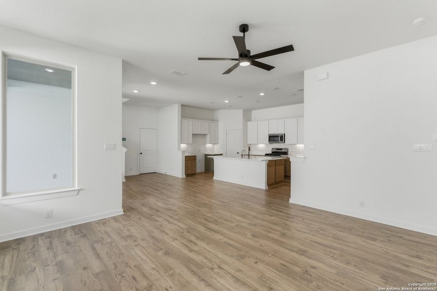 Spacious, unfurnished interior of a new home in The Crossvine – Garden Homes, Schertz (Image 12).