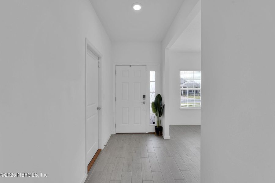 Spacious, unfurnished interior of a new home in , Jacksonville (Image 18).