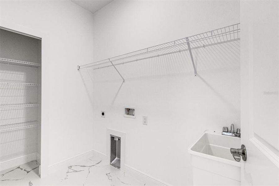 Spacious, unfurnished interior of a new home in , Tampa (Image 51).