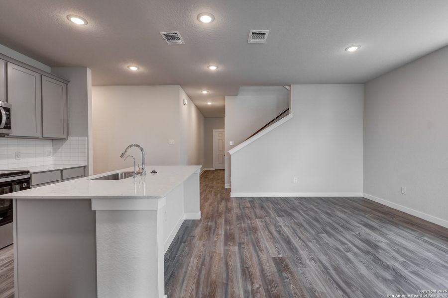 Image 27 of a home in Cinco Lakes.