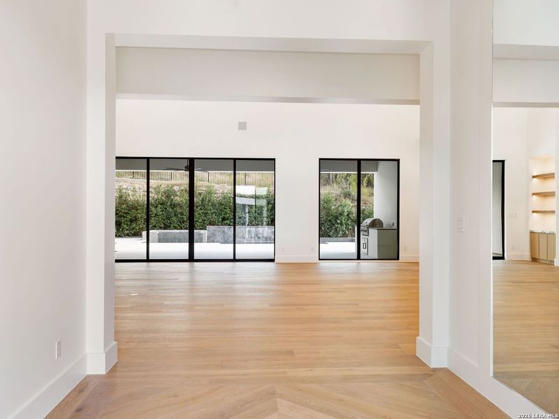 Spacious, unfurnished interior of a new home in , San Antonio (Image 25).