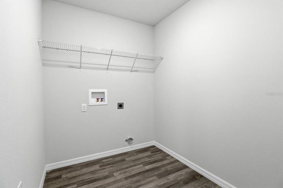 Spacious, unfurnished interior of a new home in , Dunnellon (Image 11).