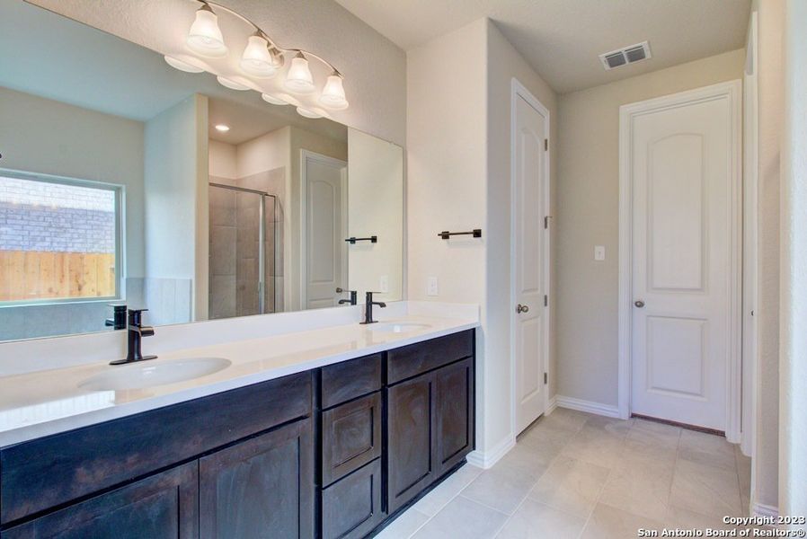 Furnished interior view inside a new home in Meyer Ranch - Enclave, New Braunfels (Image 6).