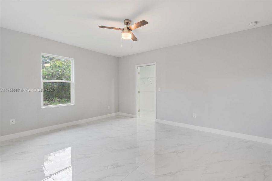 Spacious, unfurnished interior of a new home in , Lehigh Acres (Image 15).