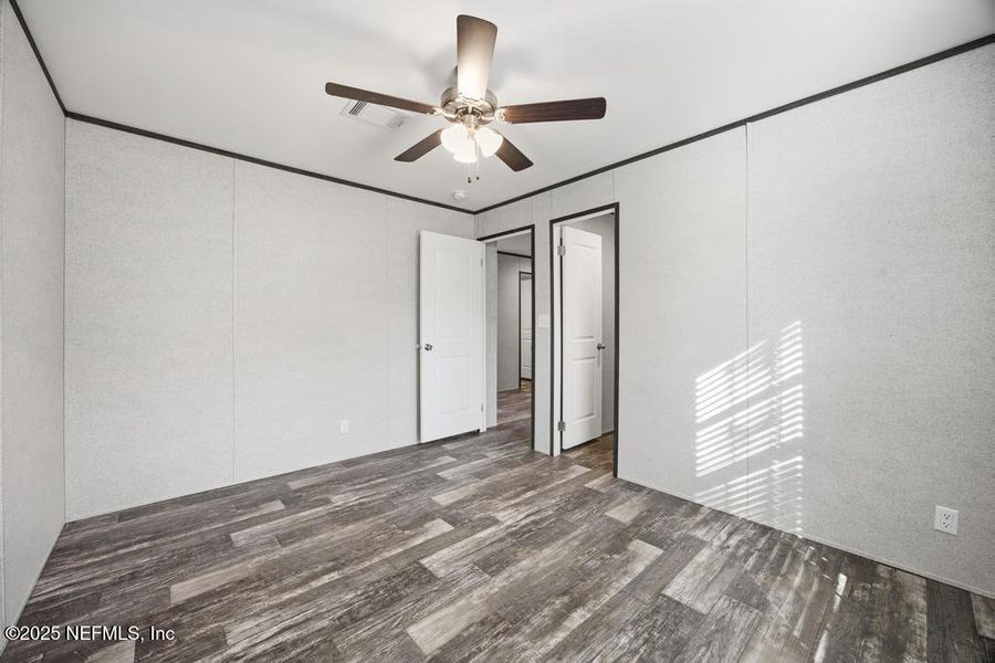 Spacious, unfurnished interior of a new home in , Interlachen (Image 19).