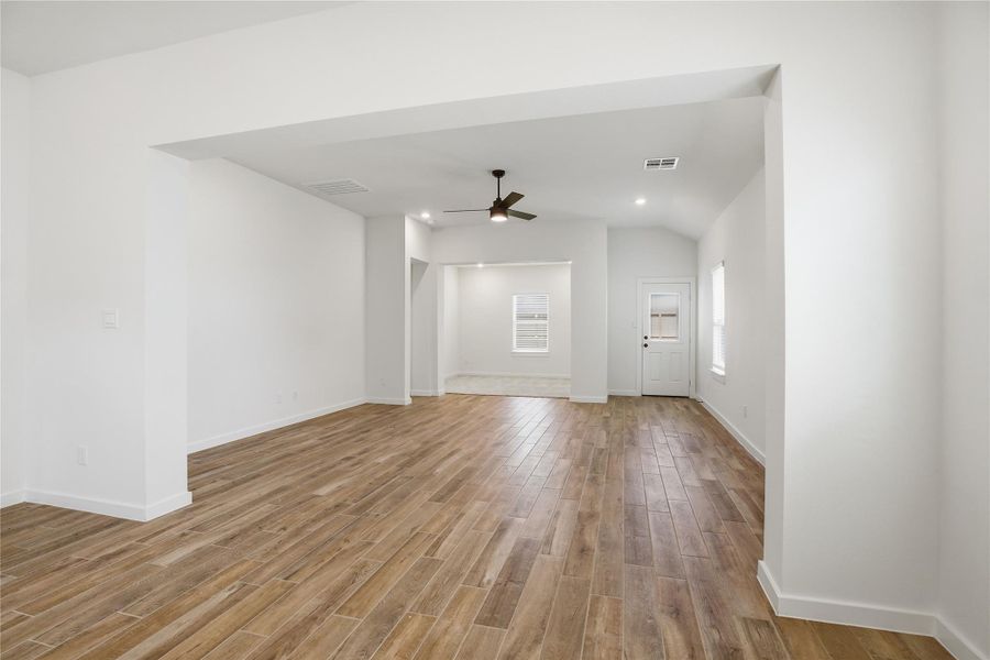 Spacious, unfurnished interior of a new home in Foxtail Palms, Manvel (Image 27).