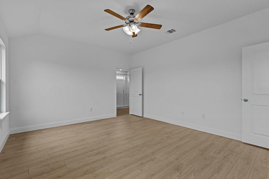 Spacious, unfurnished interior of a new home in Riverview, Georgetown (Image 14).