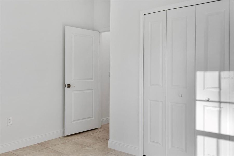 Spacious, unfurnished interior of a new home in , Citrus Springs (Image 13).