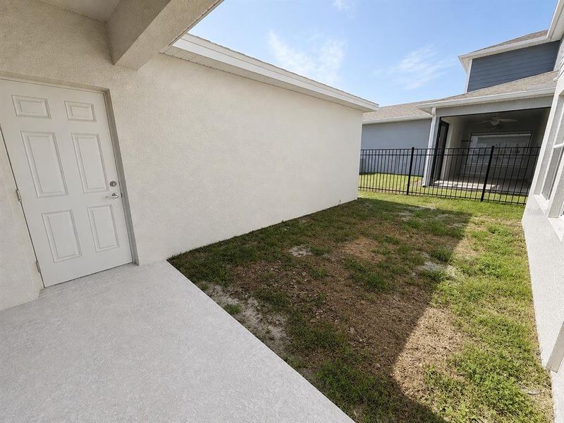 Exterior details and patio area of a home in Winding Meadows, Apopka (Image 16).