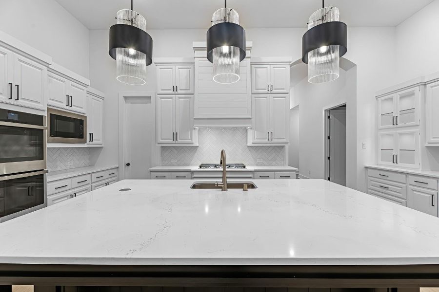 Designer lighting, cabinet hardware, and stainless appliances in the kitchen. Designer lighting, cabinet hardware, and stainless appliances in the kitchen.