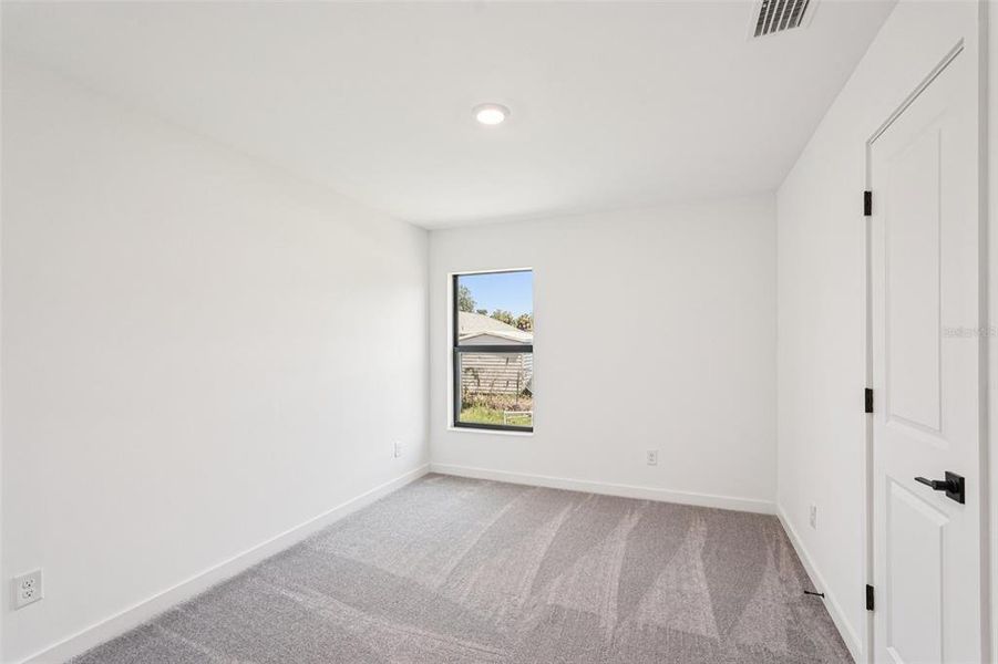 Spacious, unfurnished interior of a new home in Port Charlotte, North Port (Image 33).