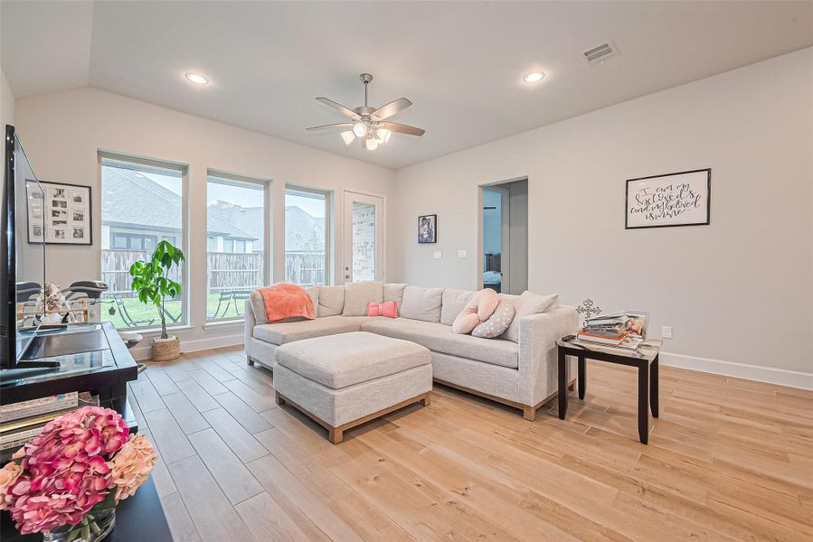 Image 32 of a home in Cane Island 50'.